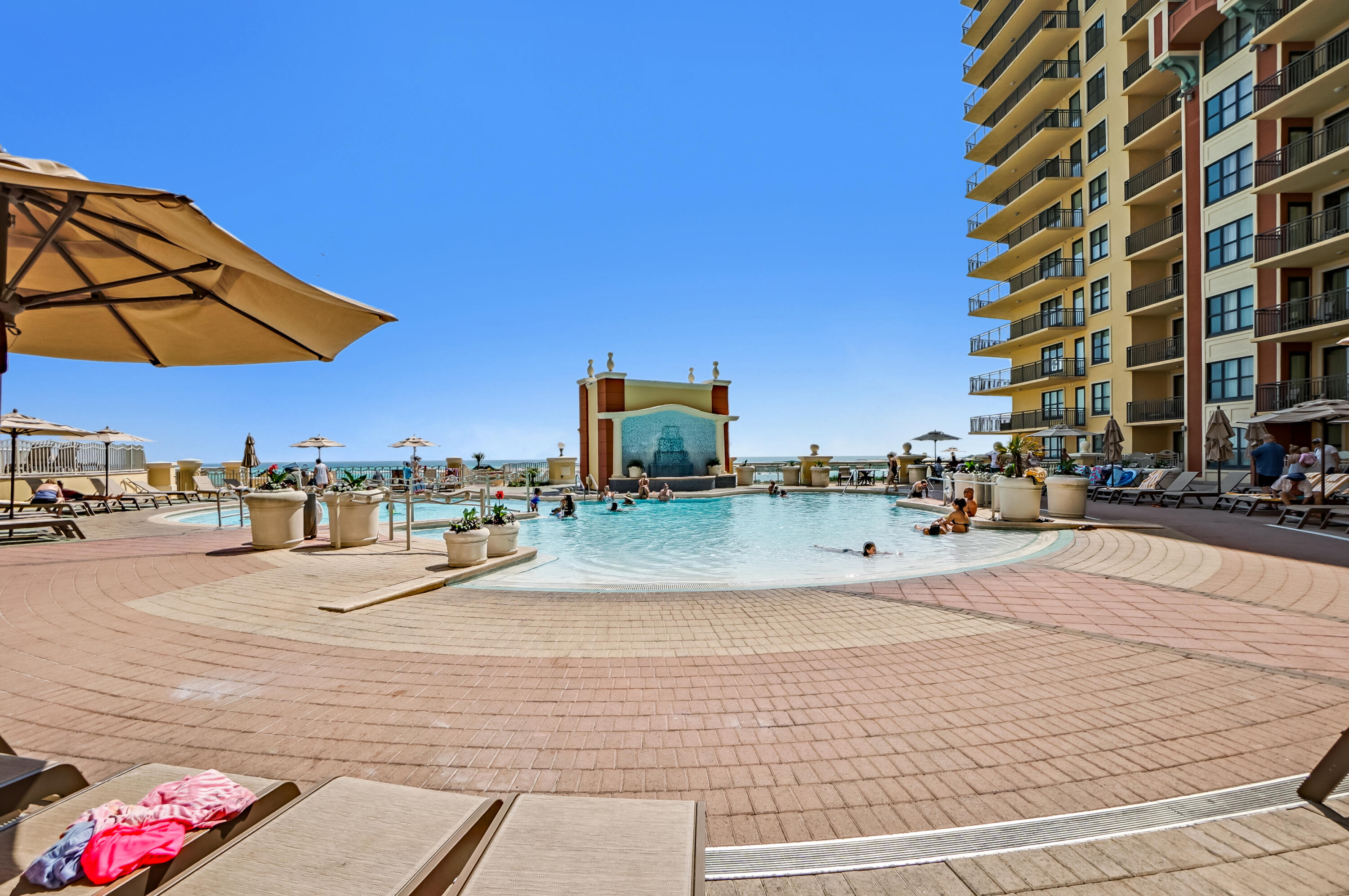 EMERALD GRANDE - Residential