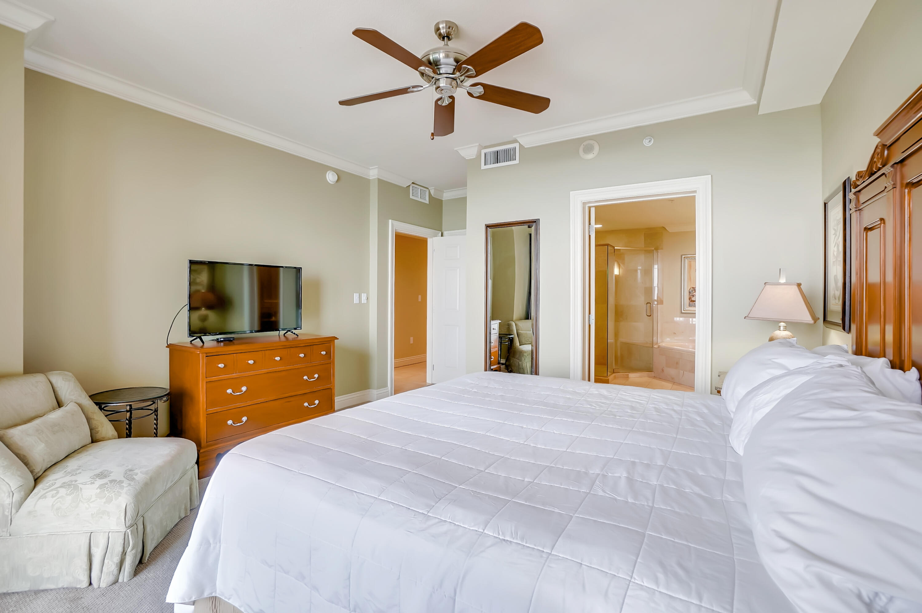 EMERALD GRANDE - Residential