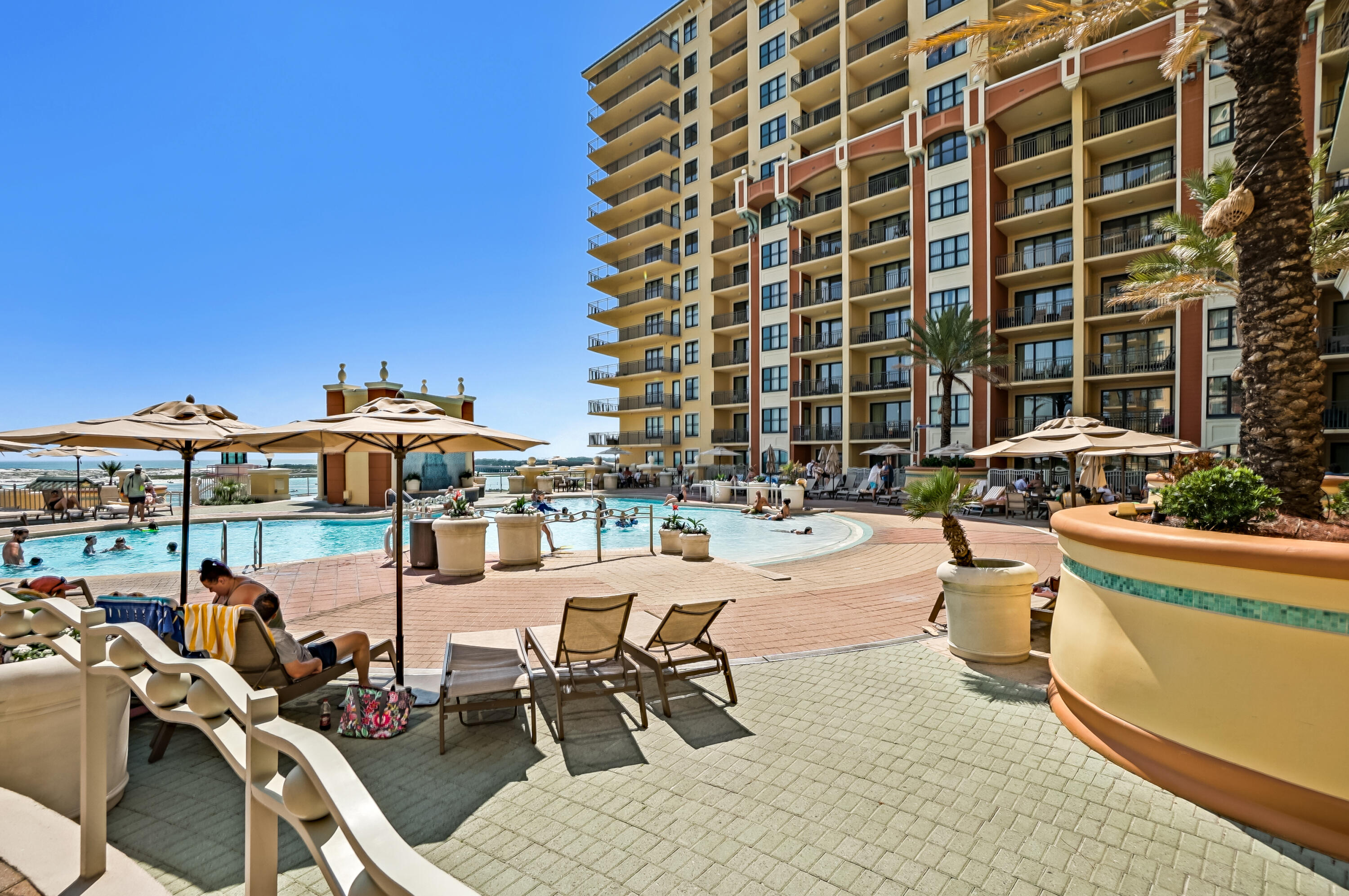EMERALD GRANDE - Residential