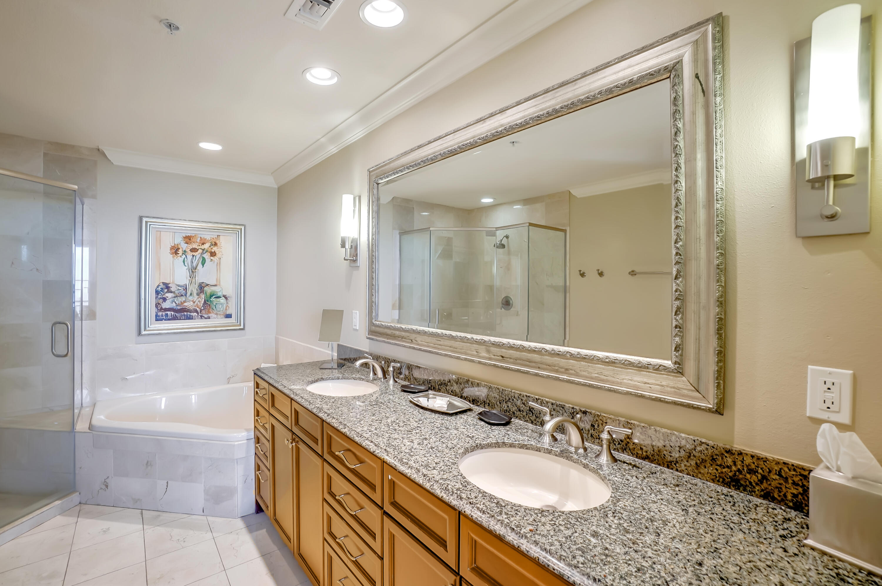 EMERALD GRANDE - Residential