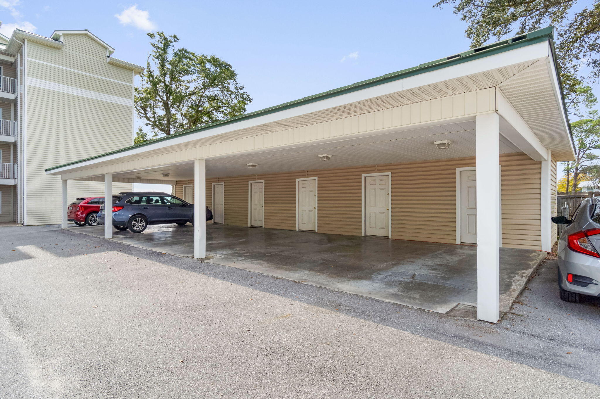 RUM ISLAND CONDOMINIUM - Residential