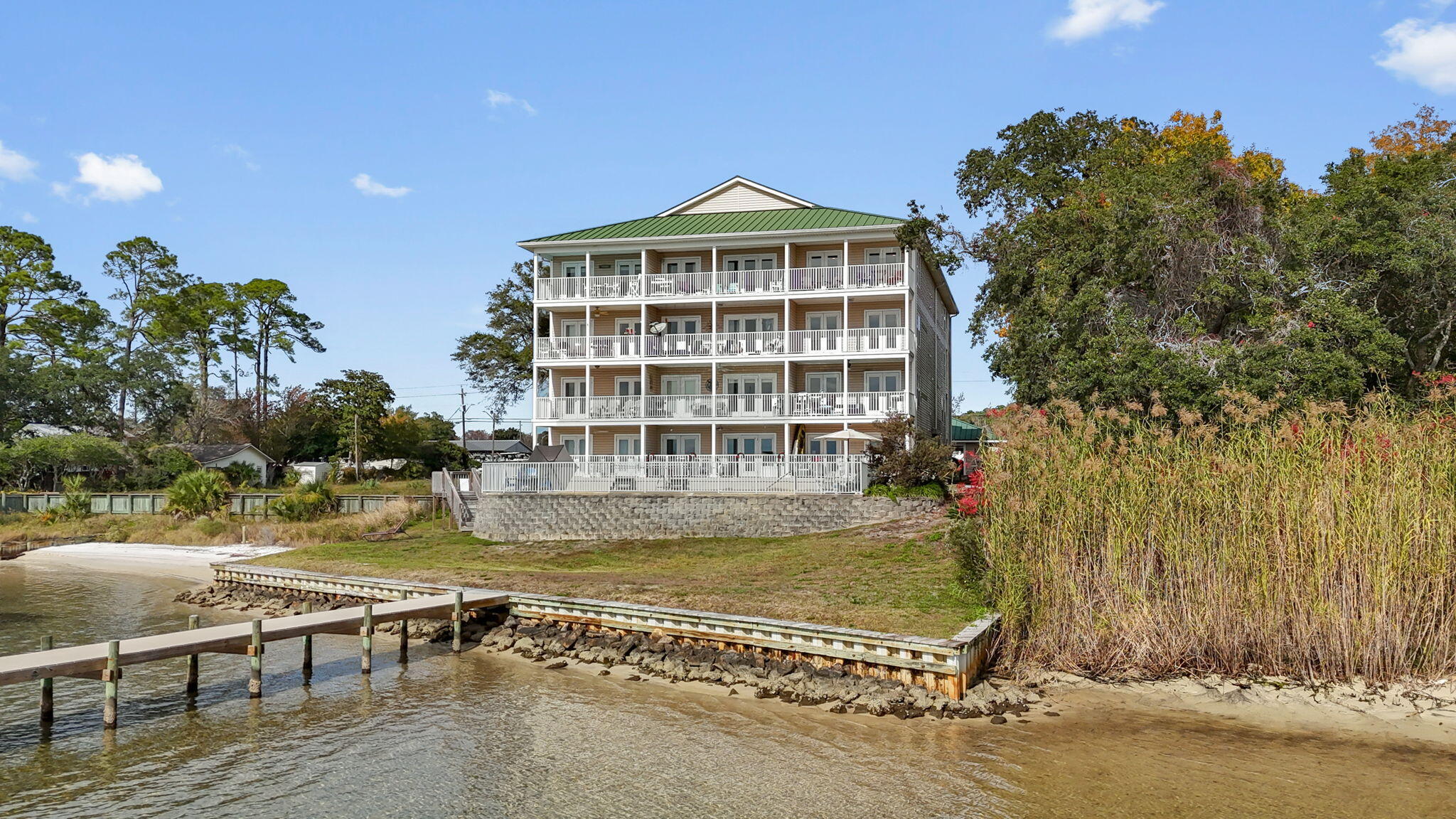 RUM ISLAND CONDOMINIUM - Residential