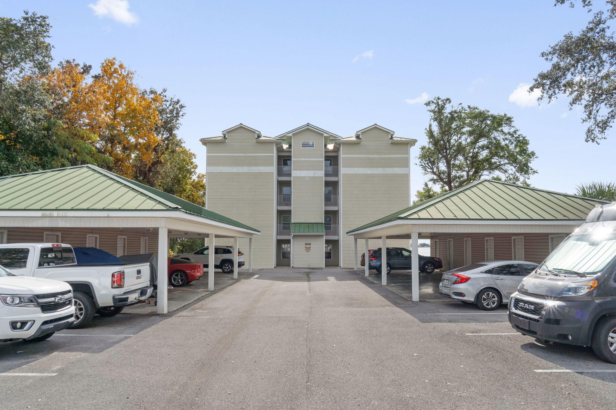 RUM ISLAND CONDOMINIUM - Residential