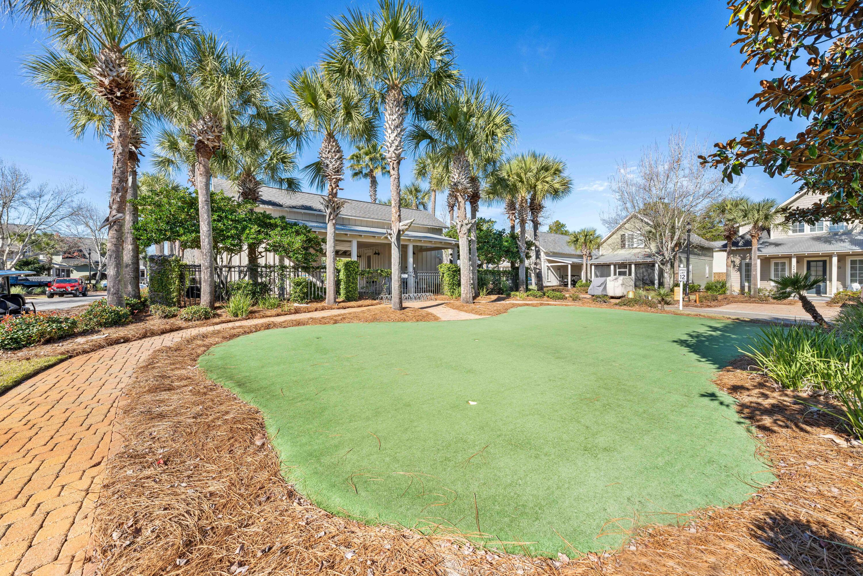 BUNGALOS AT SANDESTIN - Residential