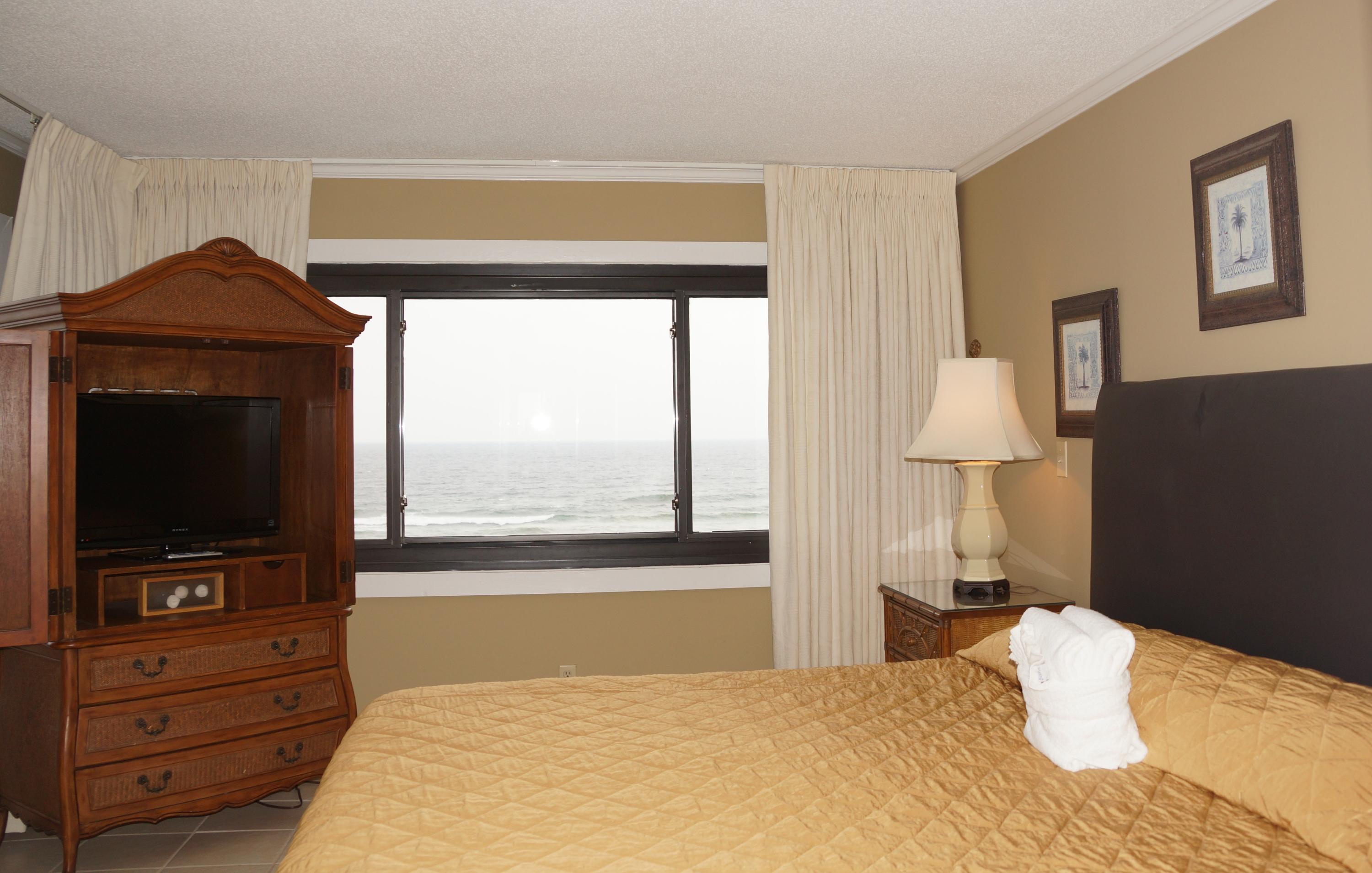 EMERALD TOWERS CONDO - Residential