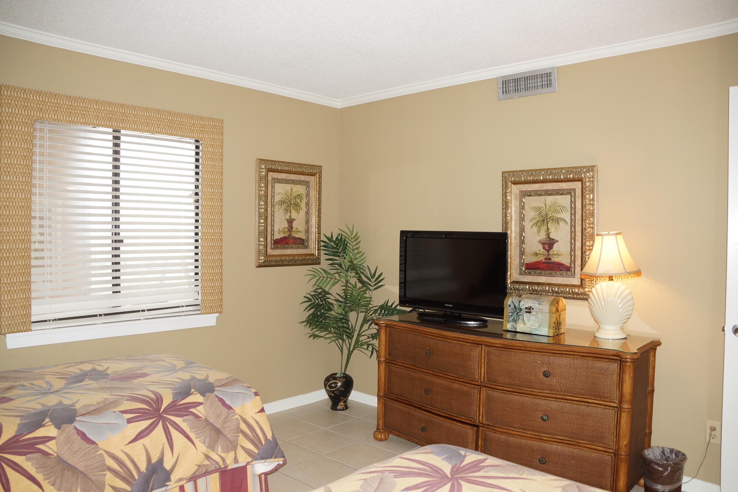 EMERALD TOWERS CONDO - Residential