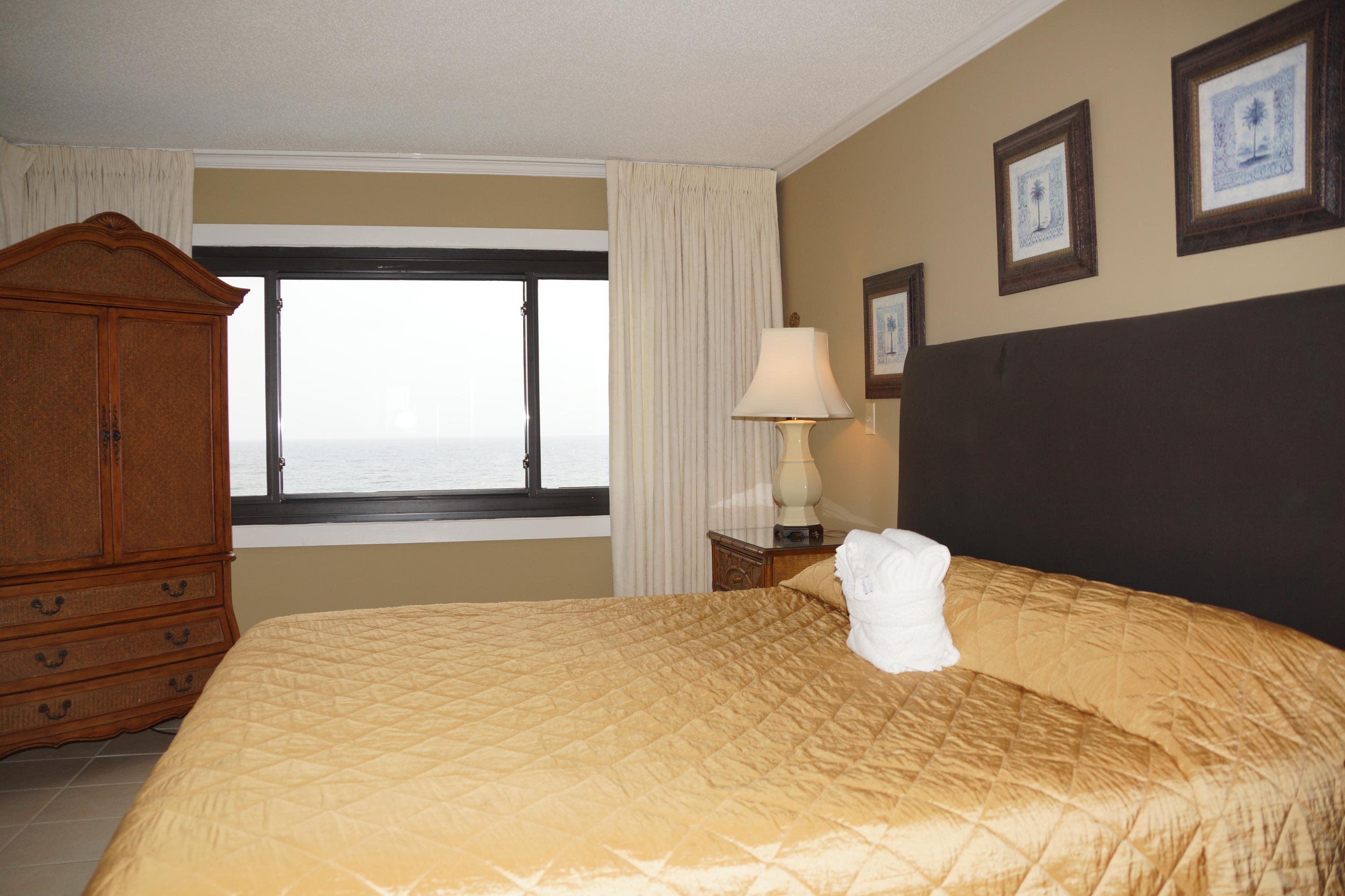 EMERALD TOWERS CONDO - Residential