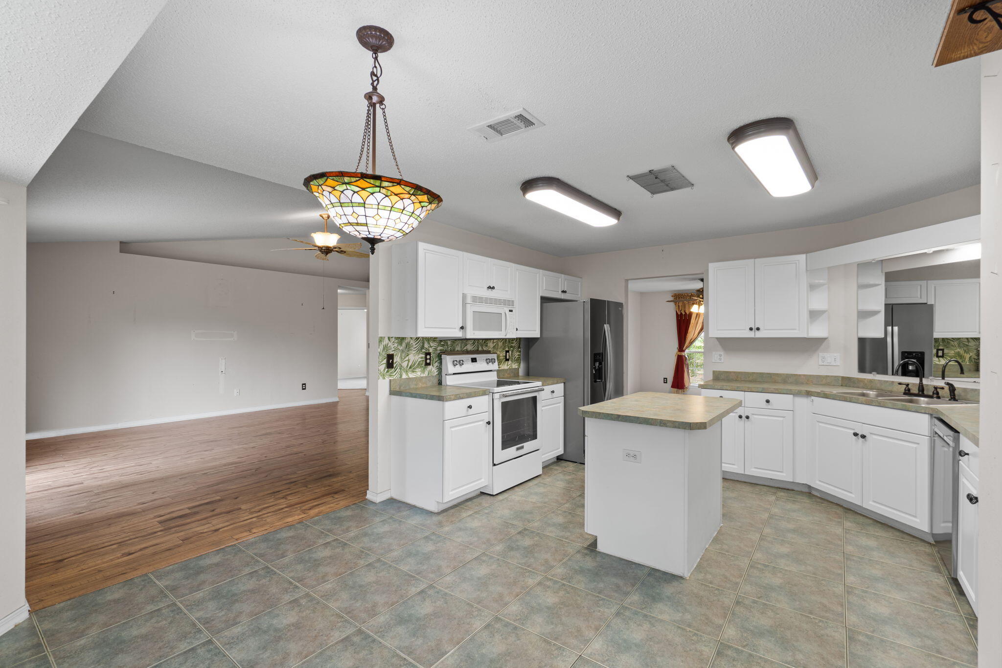NORTHVIEW ESTATES 7TH ADDN - Residential