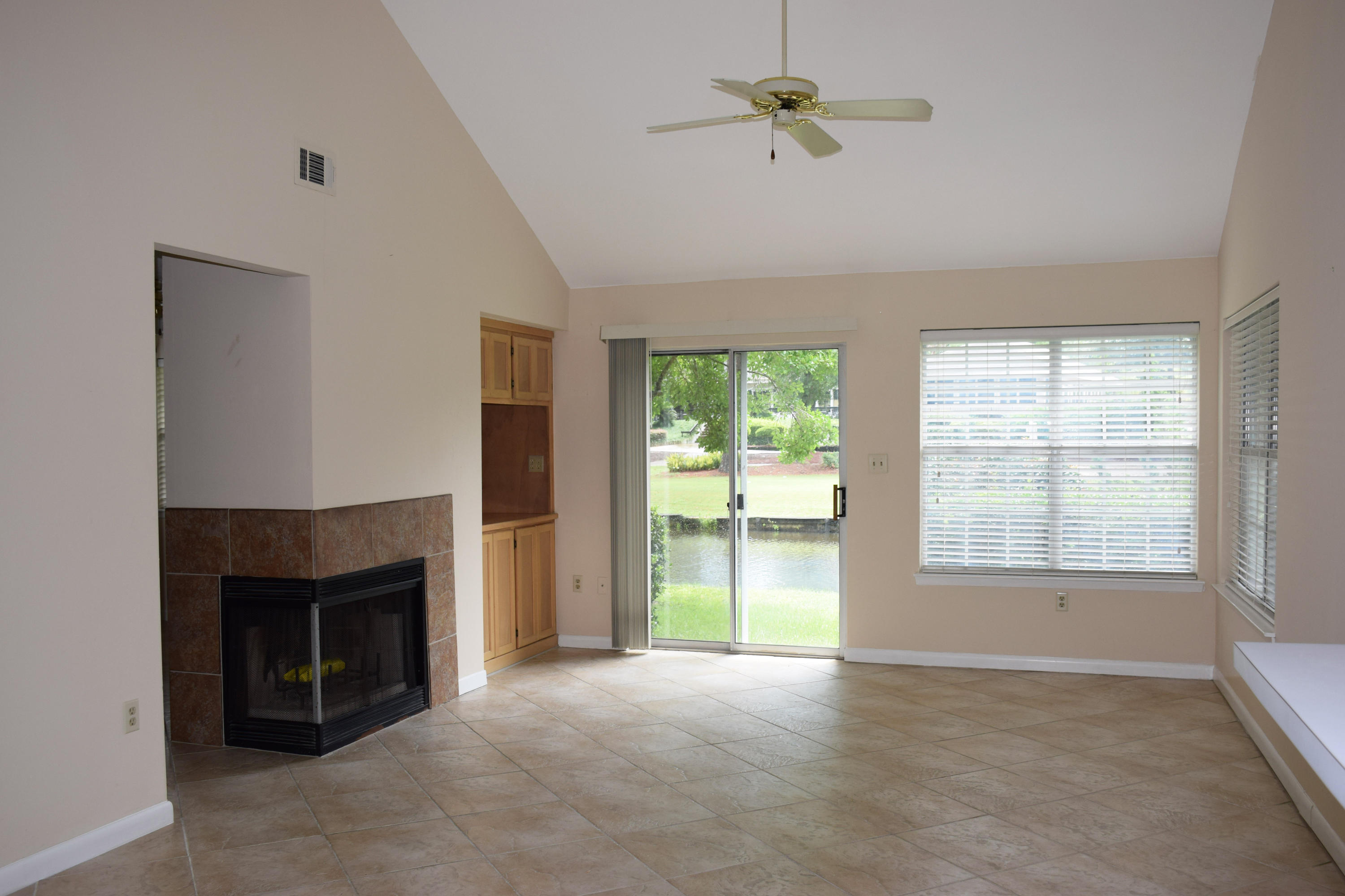 FAIRWAY LAKES PH 1 - Residential