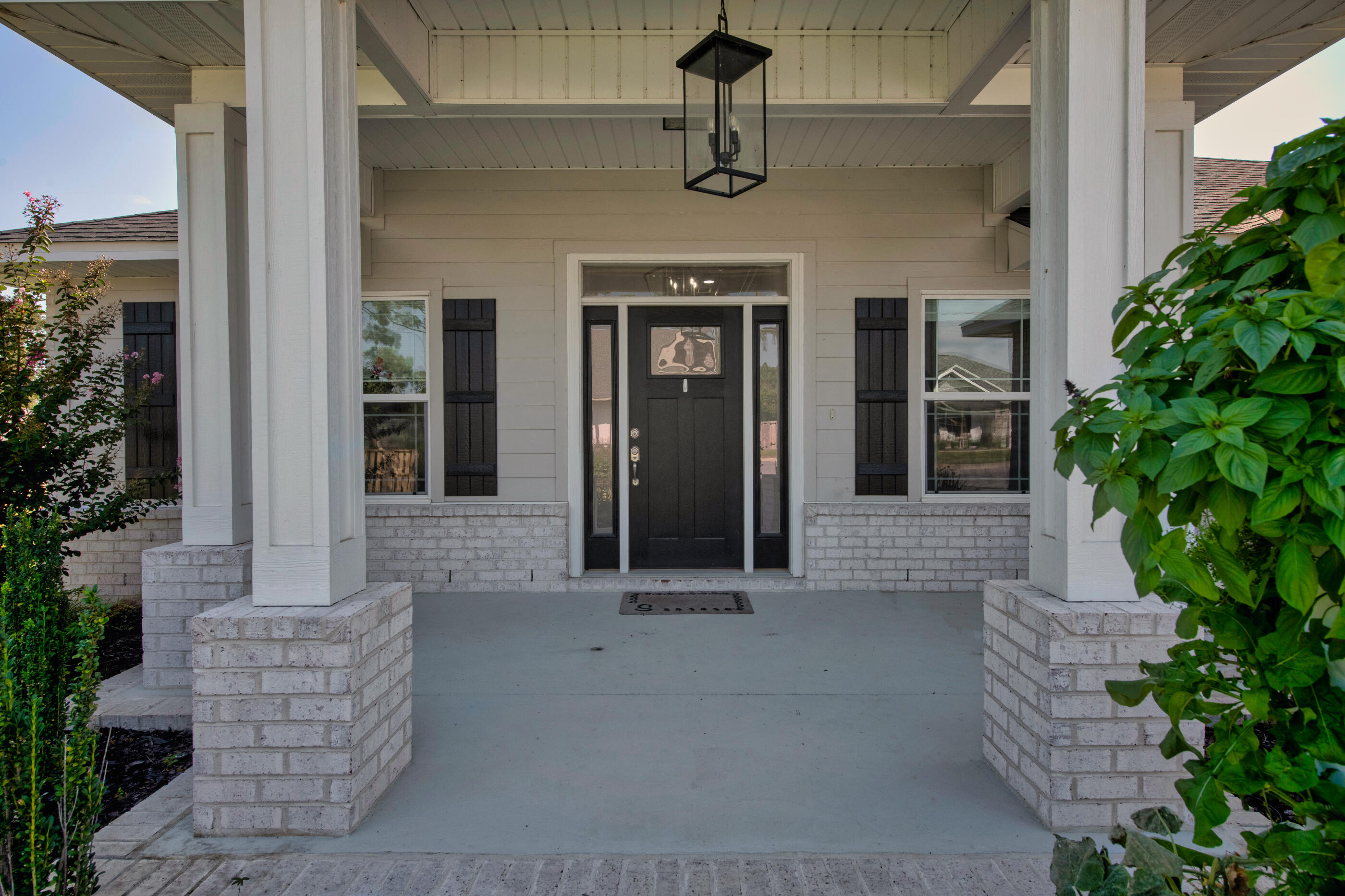 Tucked away at the end of a quiet cul-de-sac, this nearly new (just 1.5 years young!) 5-bedroom, 3-bathroom home has the perfect blend of comfort, style, and coastal convenience.Inside, you'll love the bright, airy feel--natural light pours through the windows, highlighting the open concept design. The huge kitchen is a dream with plenty of counter space, a breakfast bar for quick bites, and a dining area that's ready for everything from casual taco nights to holiday feasts.The flexible tri-split floor plan gives everyone their own space, plus a flex room that's perfect as a home office, gym, or bedroom.Step outside to the 11x17 covered back porch, where morning coffee or evening cookouts are made better by the peaceful backyard setting.And when it's time to get out and about- you're just minutes from Pensacola Beach, Navarre Beach, shopping, dining, and all that Gulf Breeze has to offer.
Modern, spacious, and built for both entertaining and everyday living - this home is where your Emerald Coast lifestyle begins.
