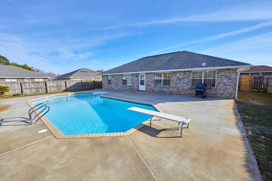 Great open concept, single story 4 bedroom, 2 bathroom home in Creetwood Place. Features a large pool, hardwood floors, brand new appliances, new carpet and freshly painted interior. The home has a two car garage and large fenced in backyard. It's located on a quiet street in the back of the neighborhood.