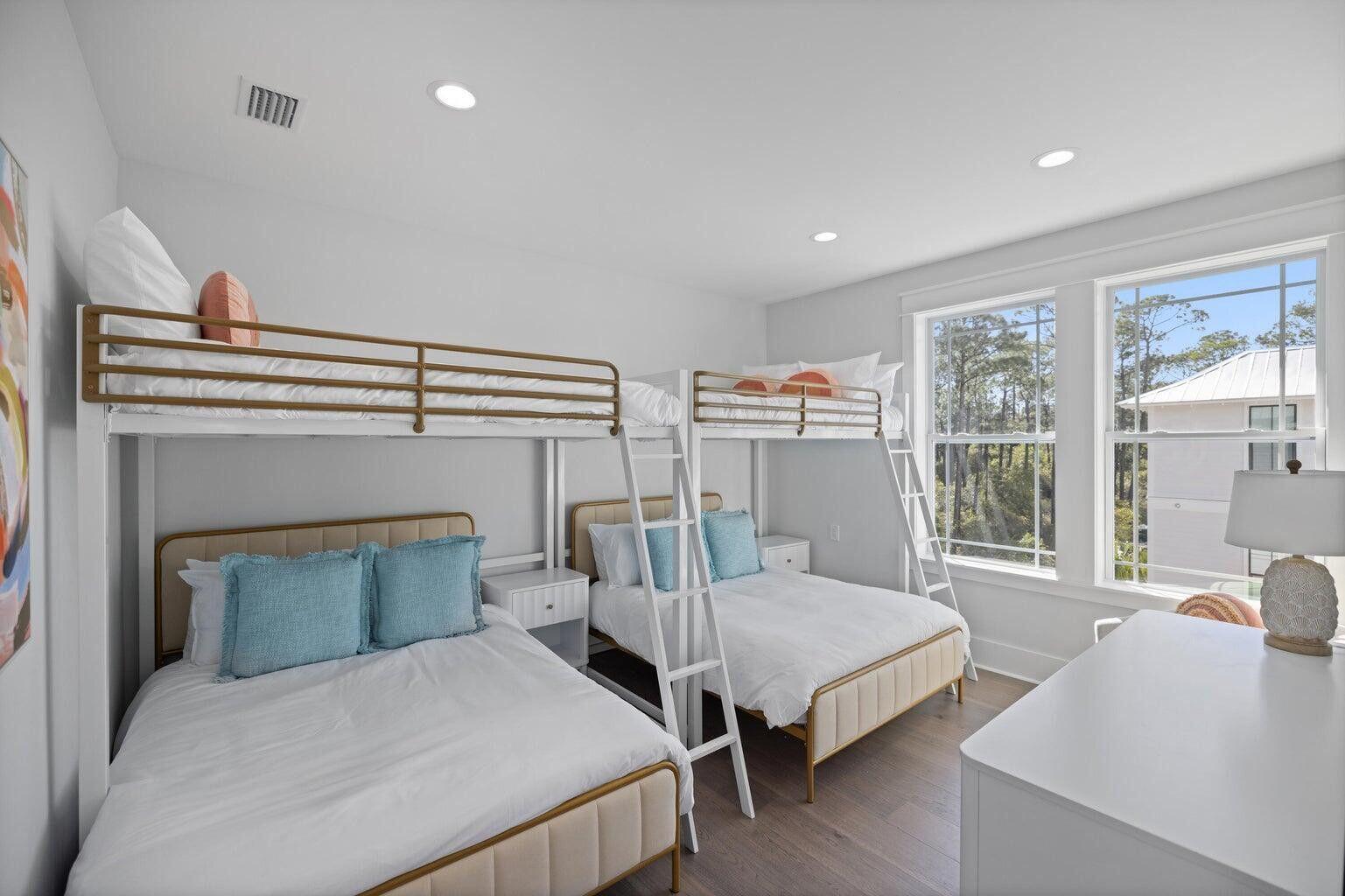 TREETOP VILLAGE - Residential