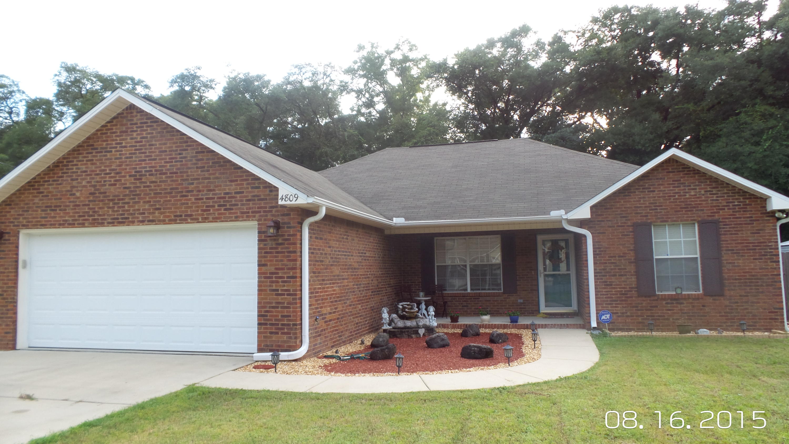 GOLDEN OAKS - Residential Lease
