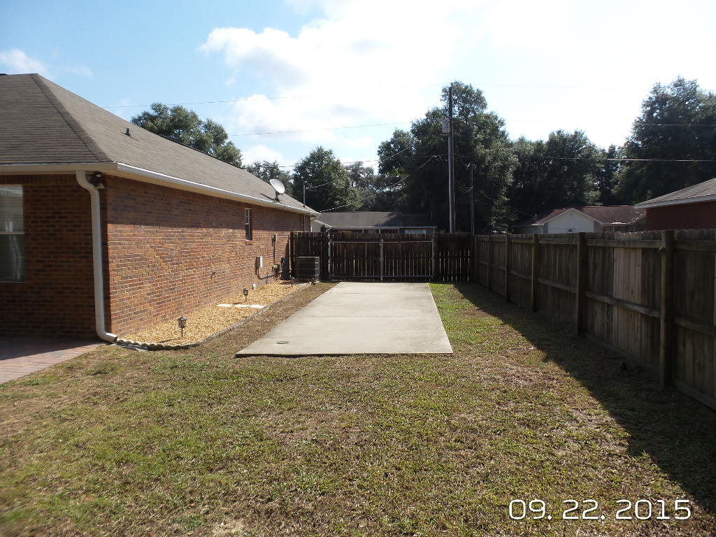 GOLDEN OAKS - Residential Lease