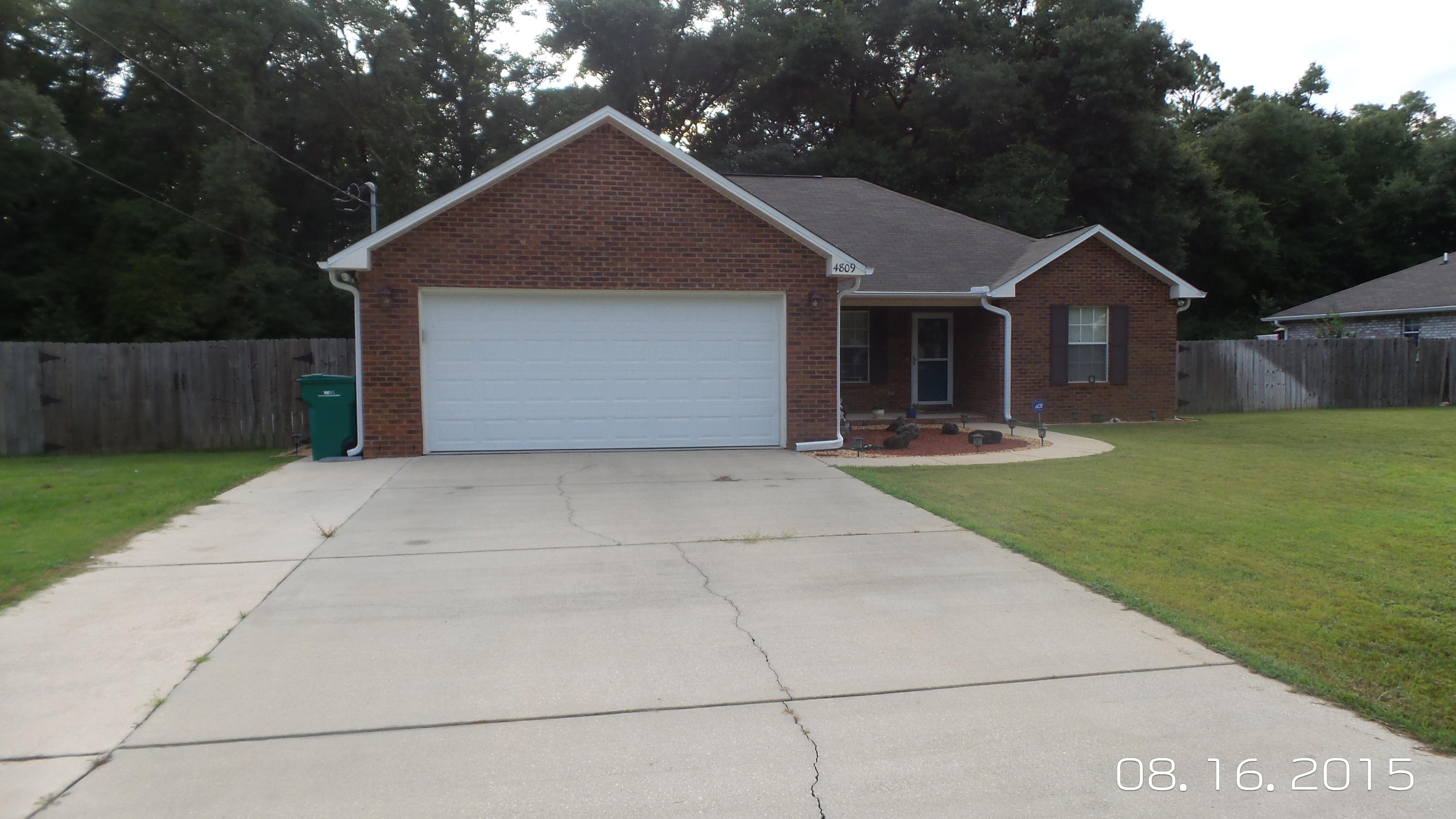 GOLDEN OAKS - Residential Lease