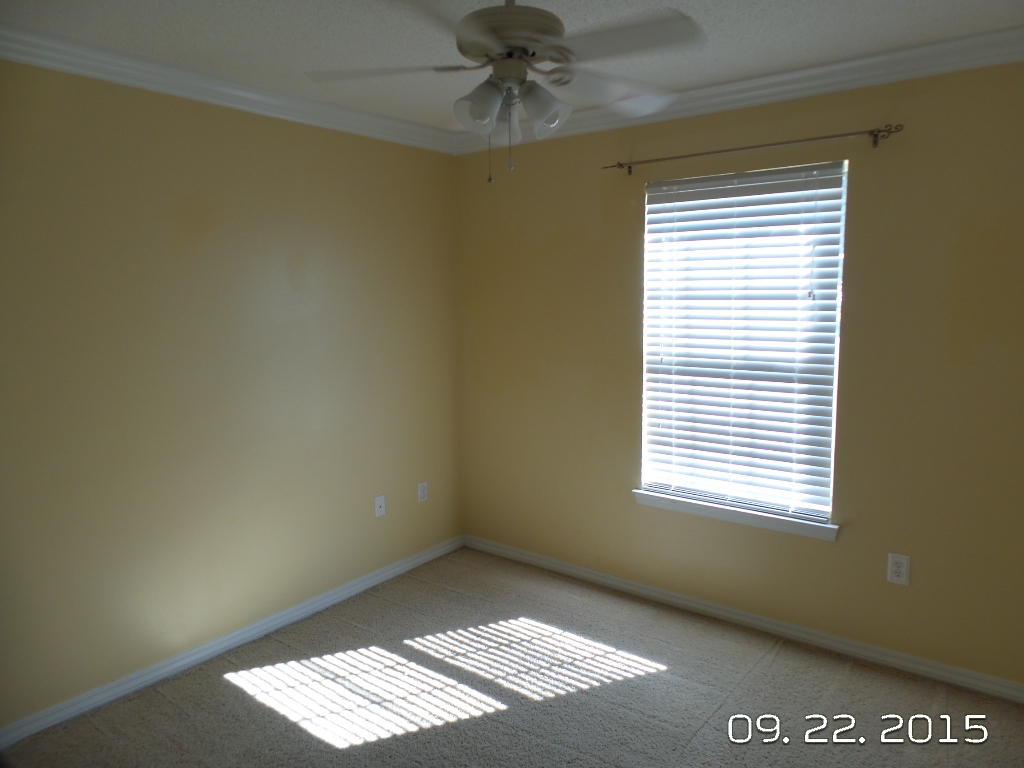 GOLDEN OAKS - Residential Lease