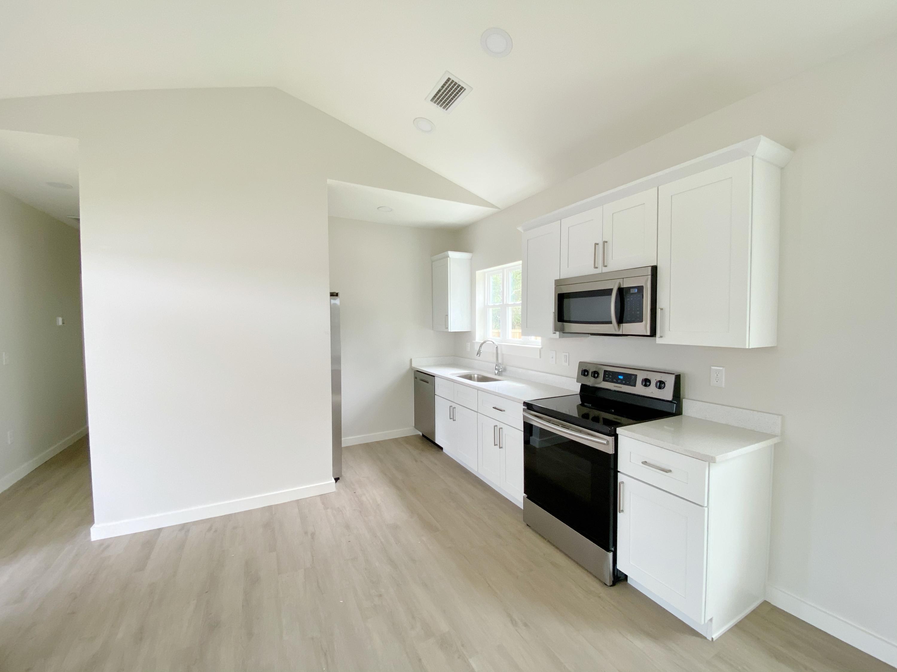 OAKWOOD LAKES ESTATES - Residential