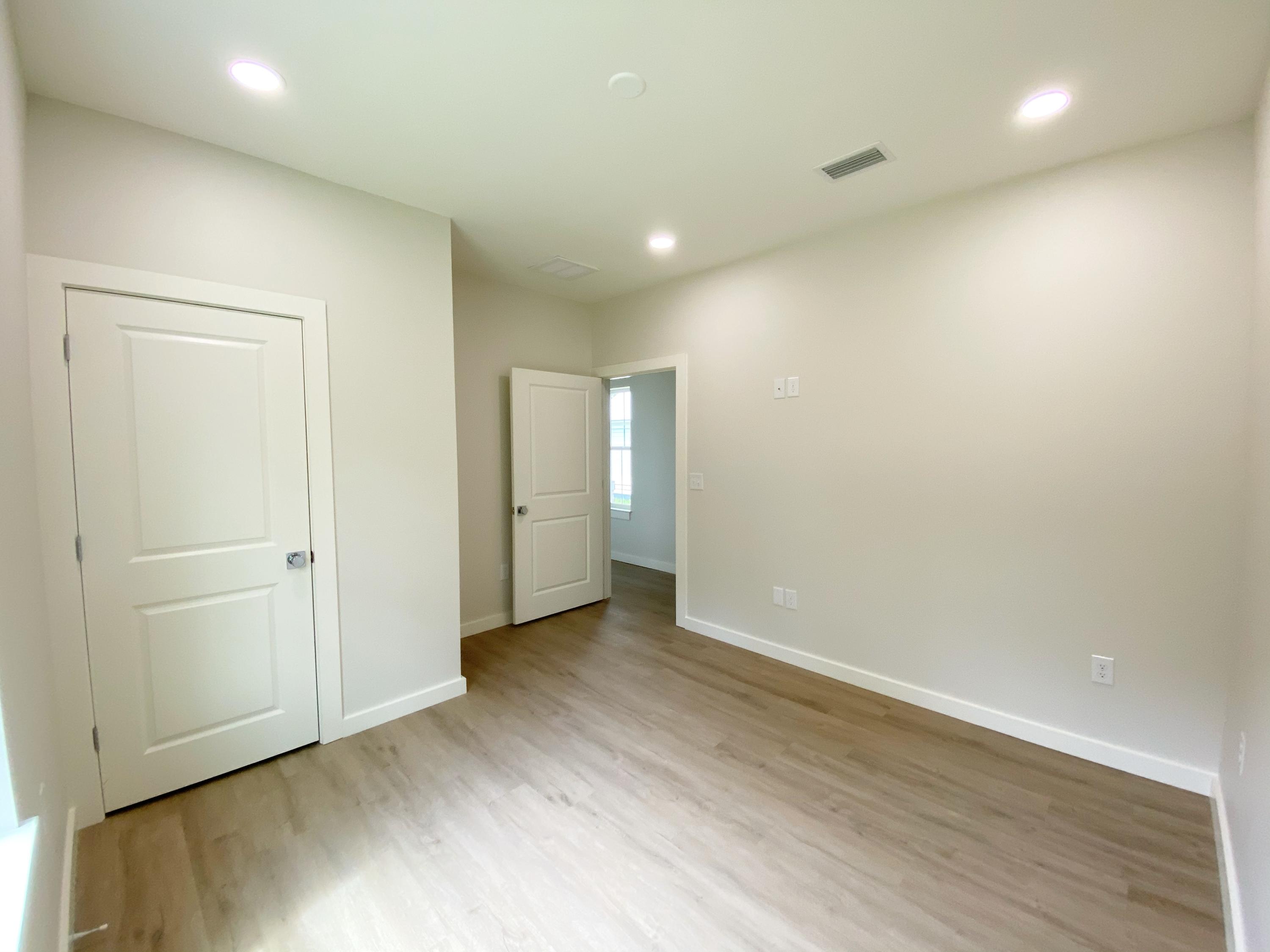 OAKWOOD LAKES ESTATES - Residential