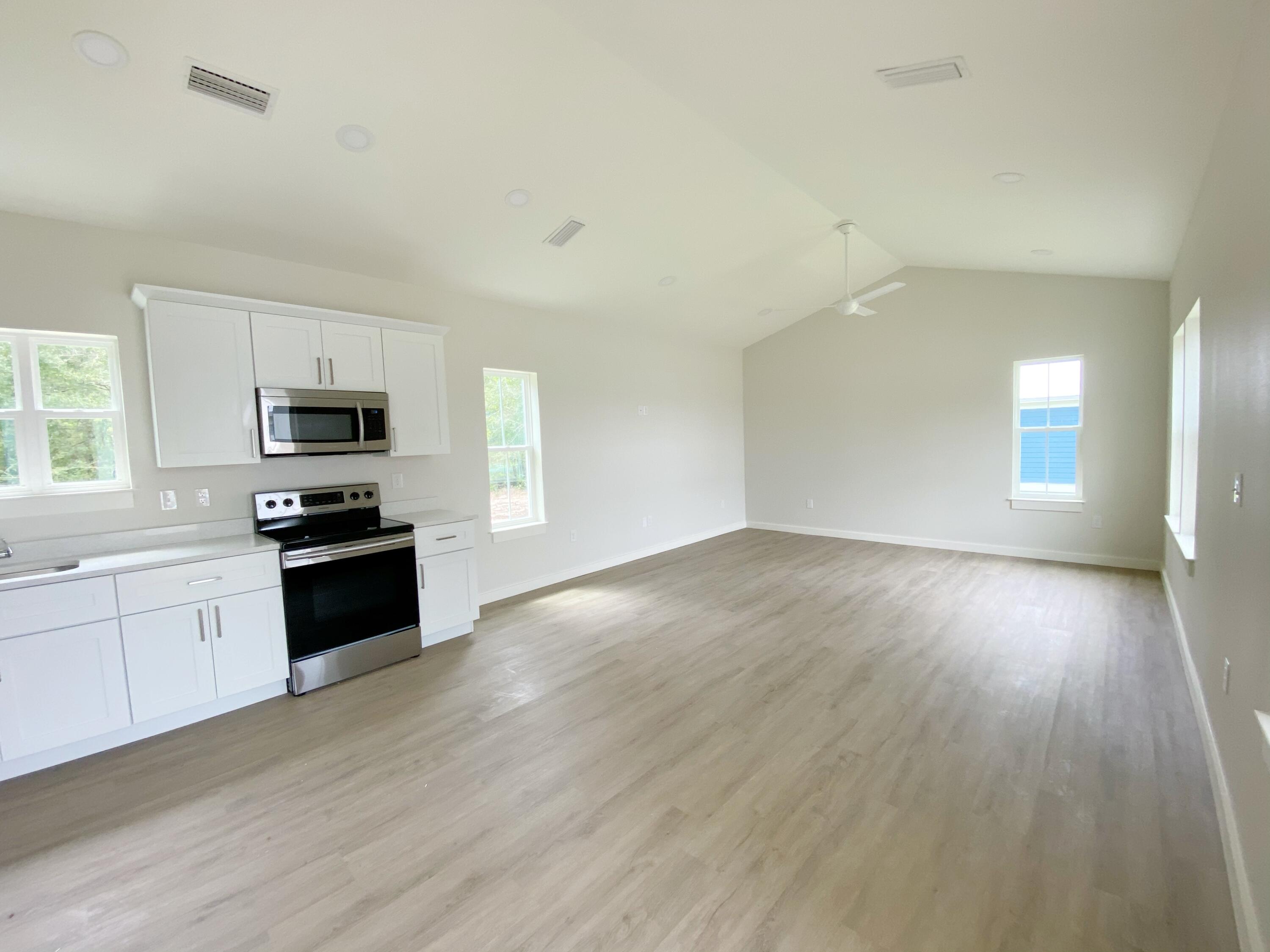 OAKWOOD LAKES ESTATES - Residential