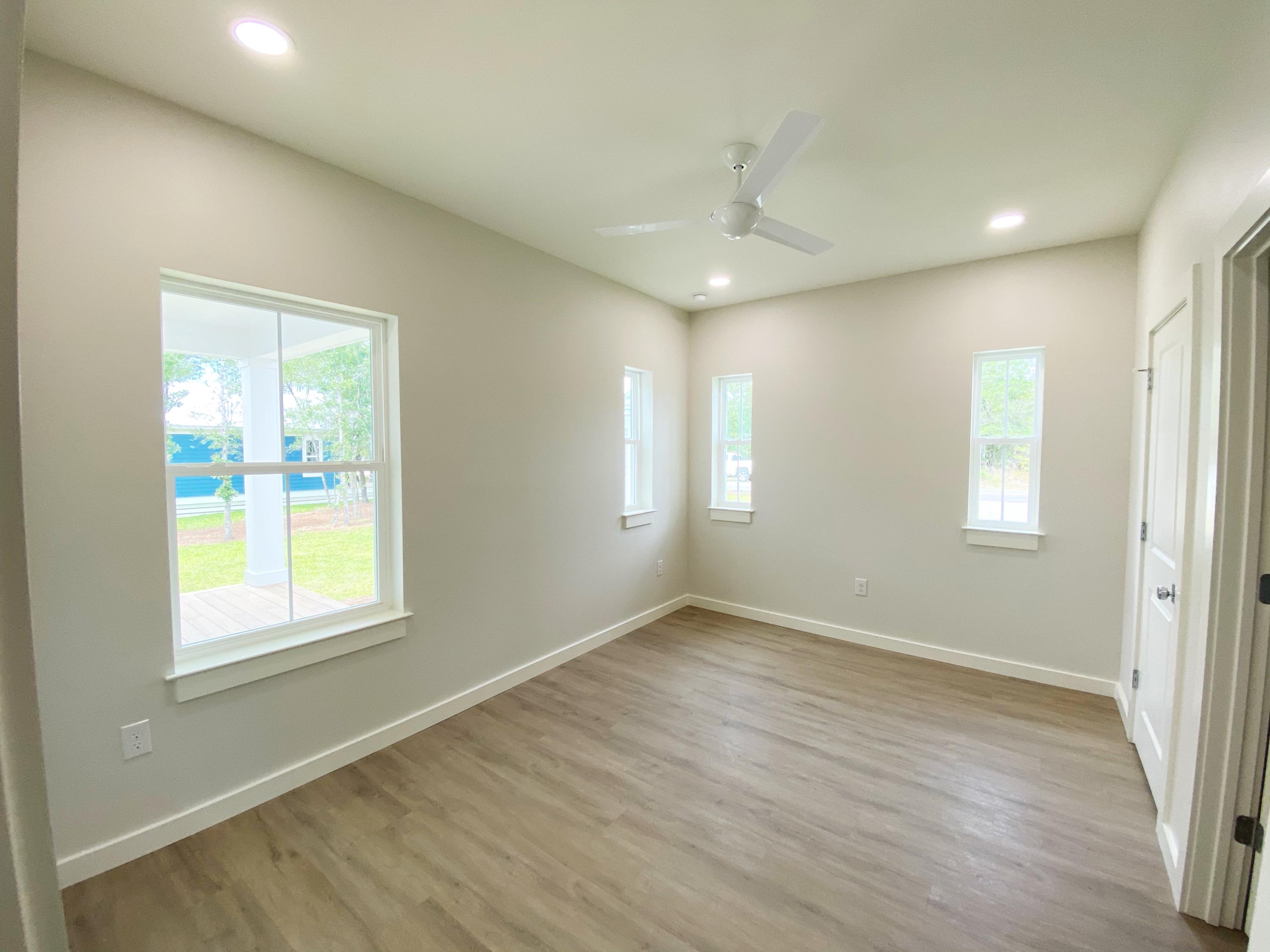 OAKWOOD LAKES ESTATES - Residential