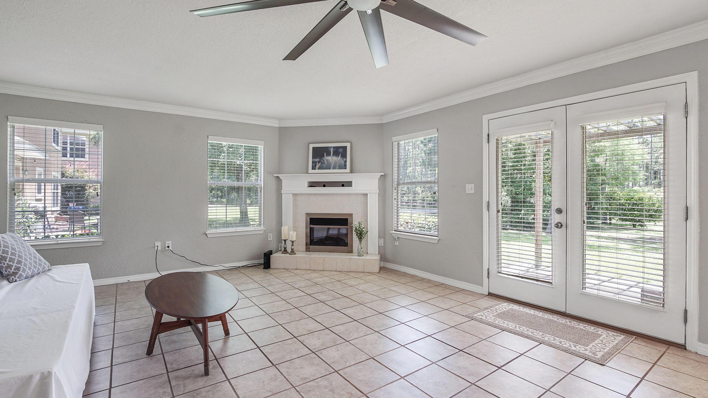 DRIFTWOOD ESTATES - Residential Lease