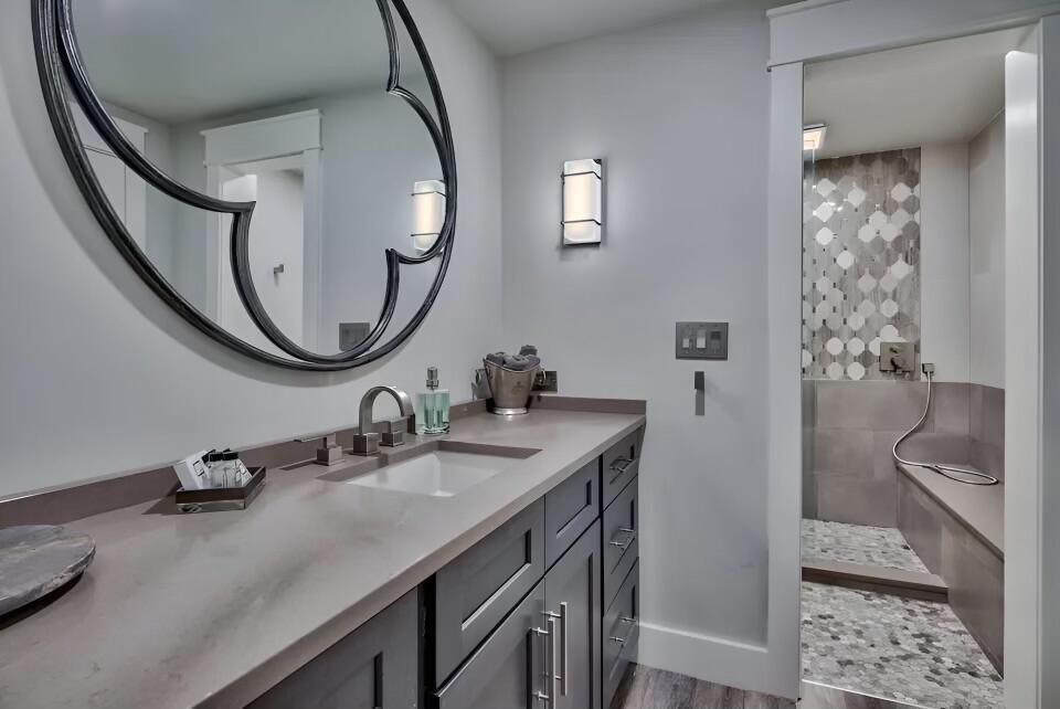 LEEWARD KEY - Residential