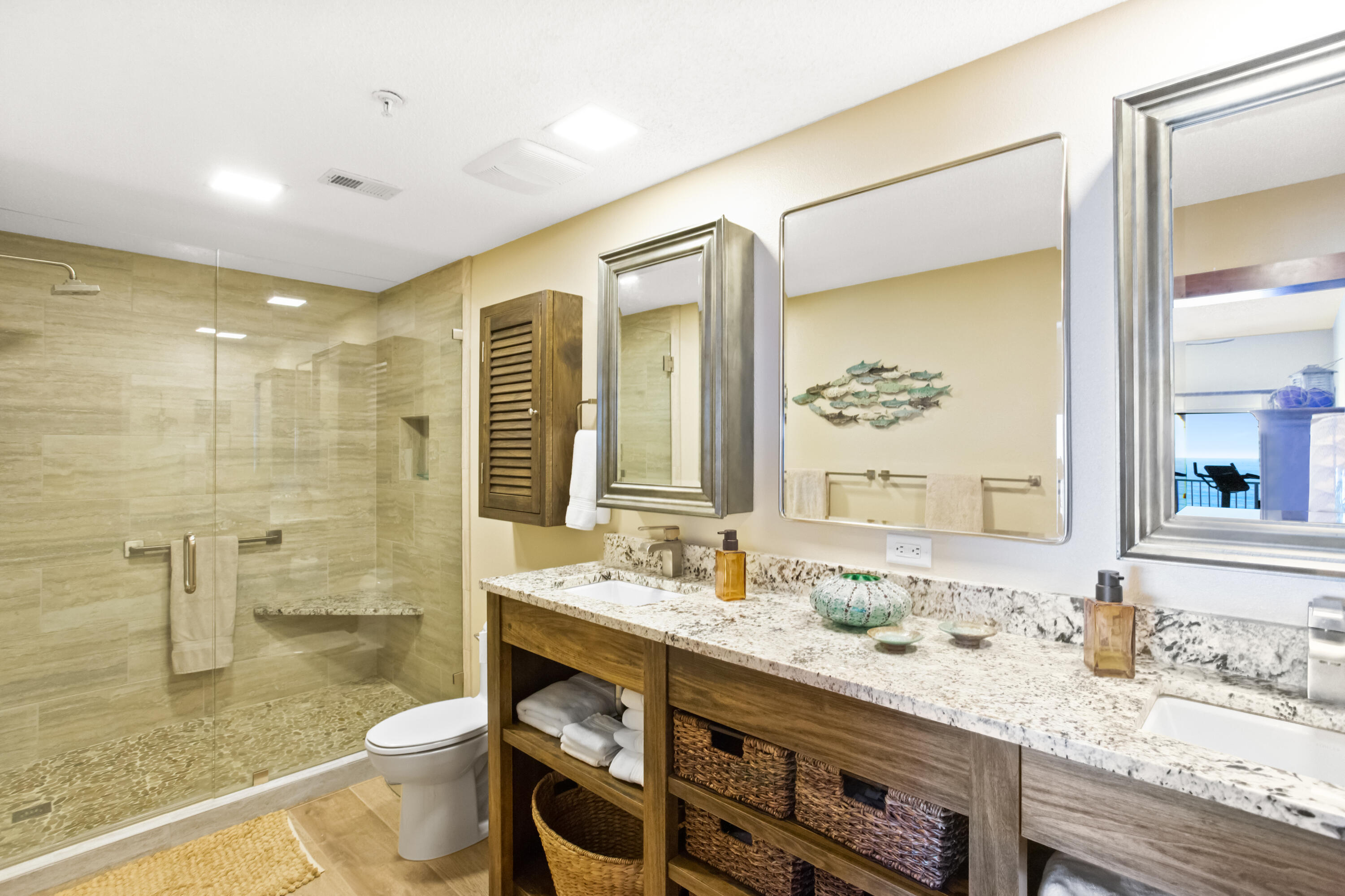 EMERALD TOWERS WEST CONDO - Residential