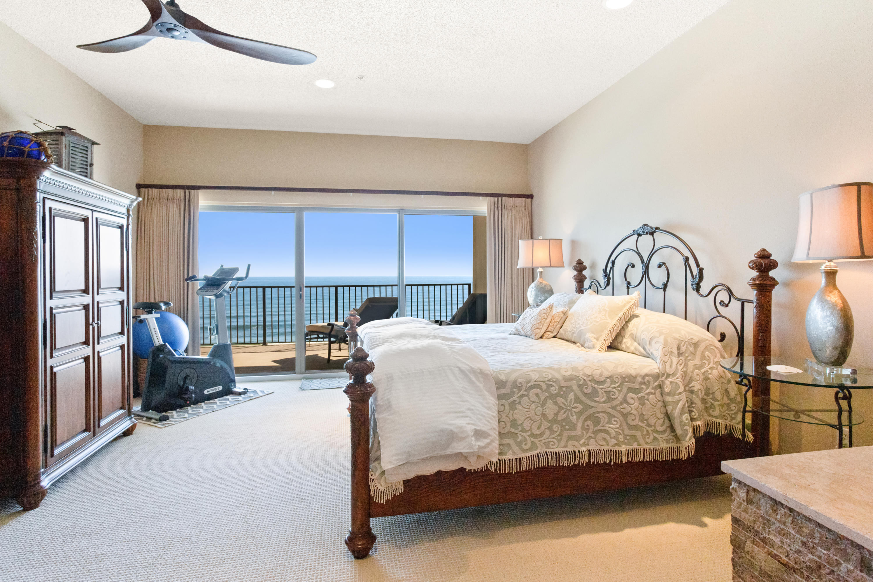 EMERALD TOWERS WEST CONDO - Residential