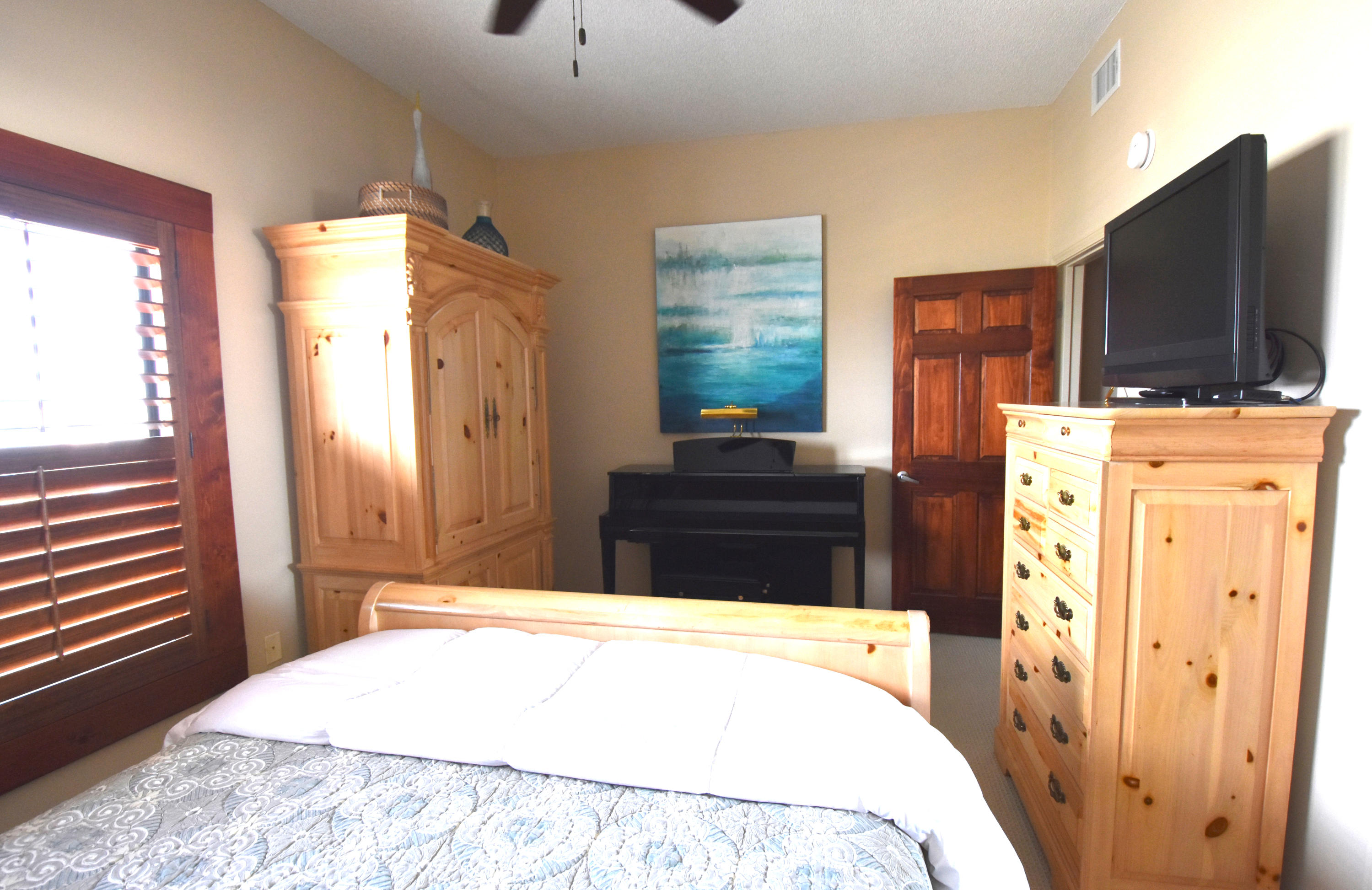 EMERALD TOWERS WEST CONDO - Residential