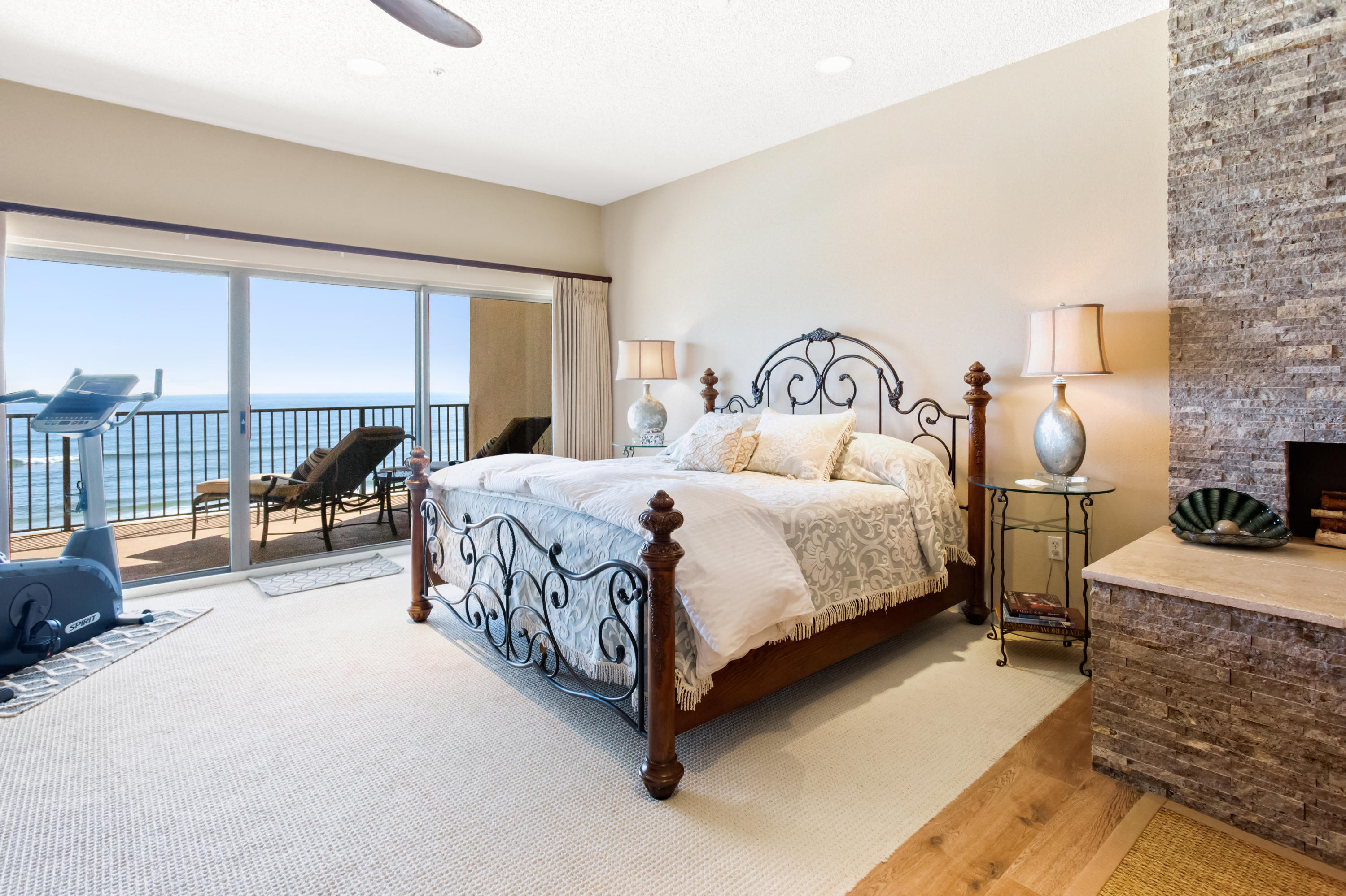 EMERALD TOWERS WEST CONDO - Residential