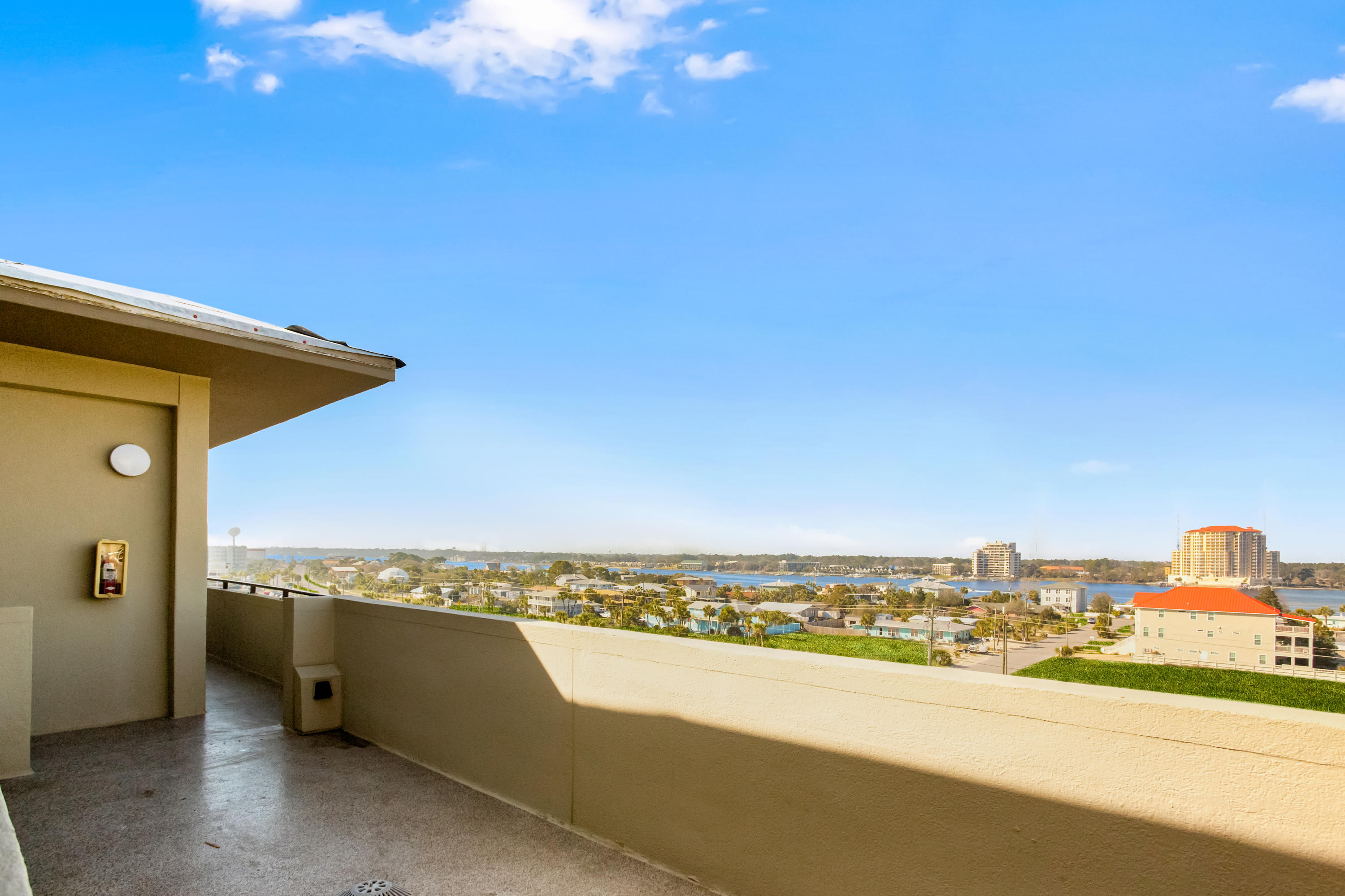 EMERALD TOWERS WEST CONDO - Residential