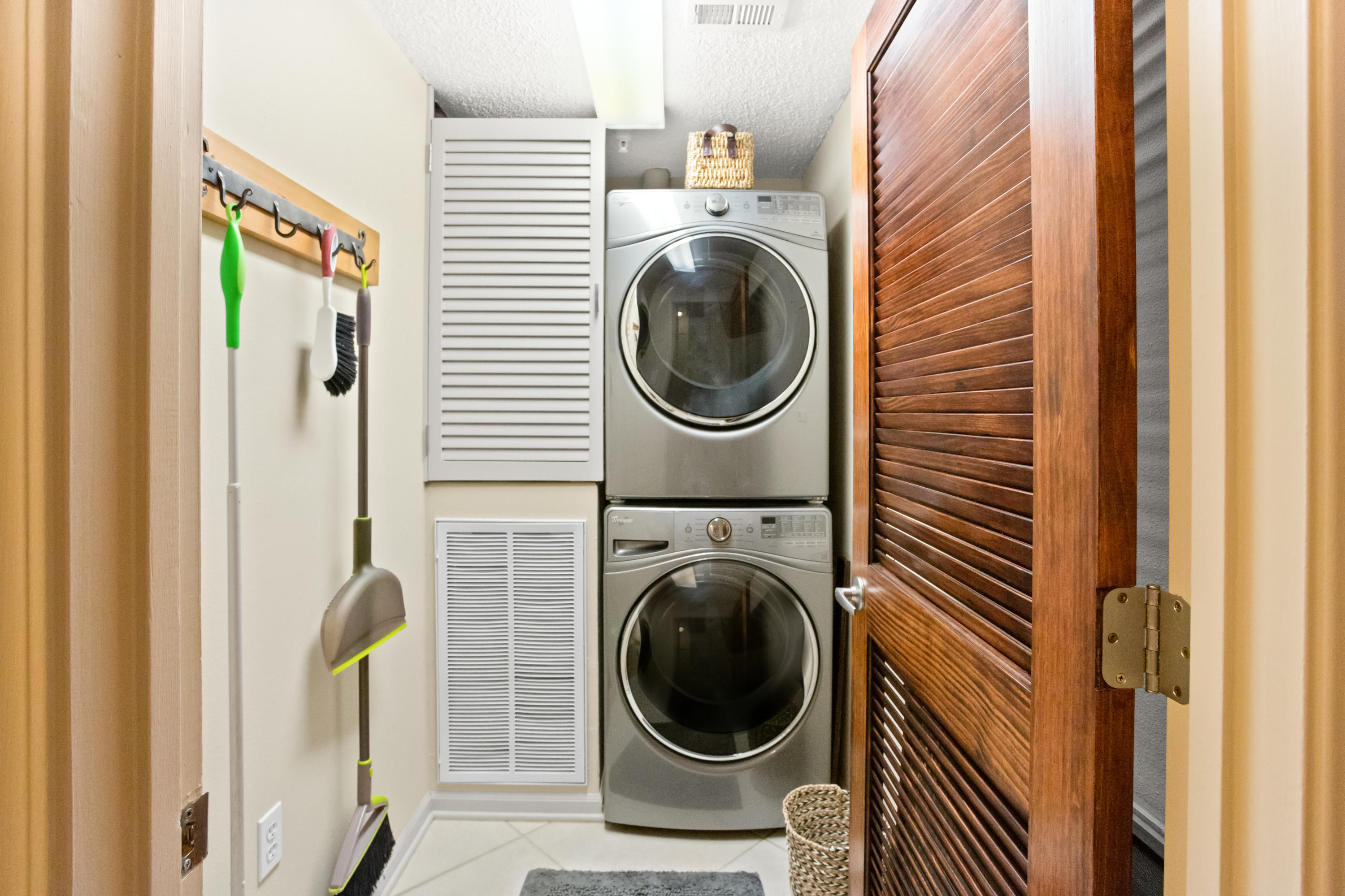 EMERALD TOWERS WEST CONDO - Residential