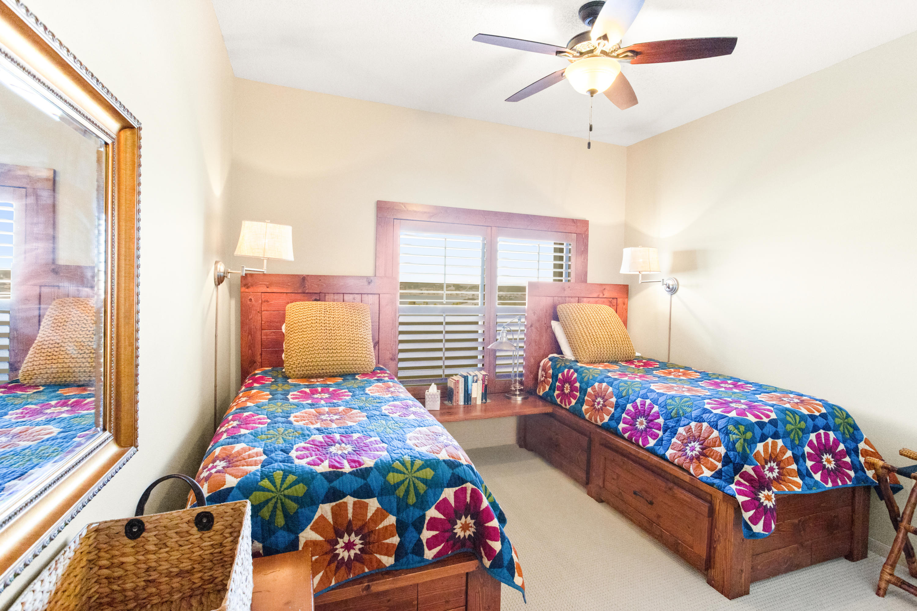 EMERALD TOWERS WEST CONDO - Residential