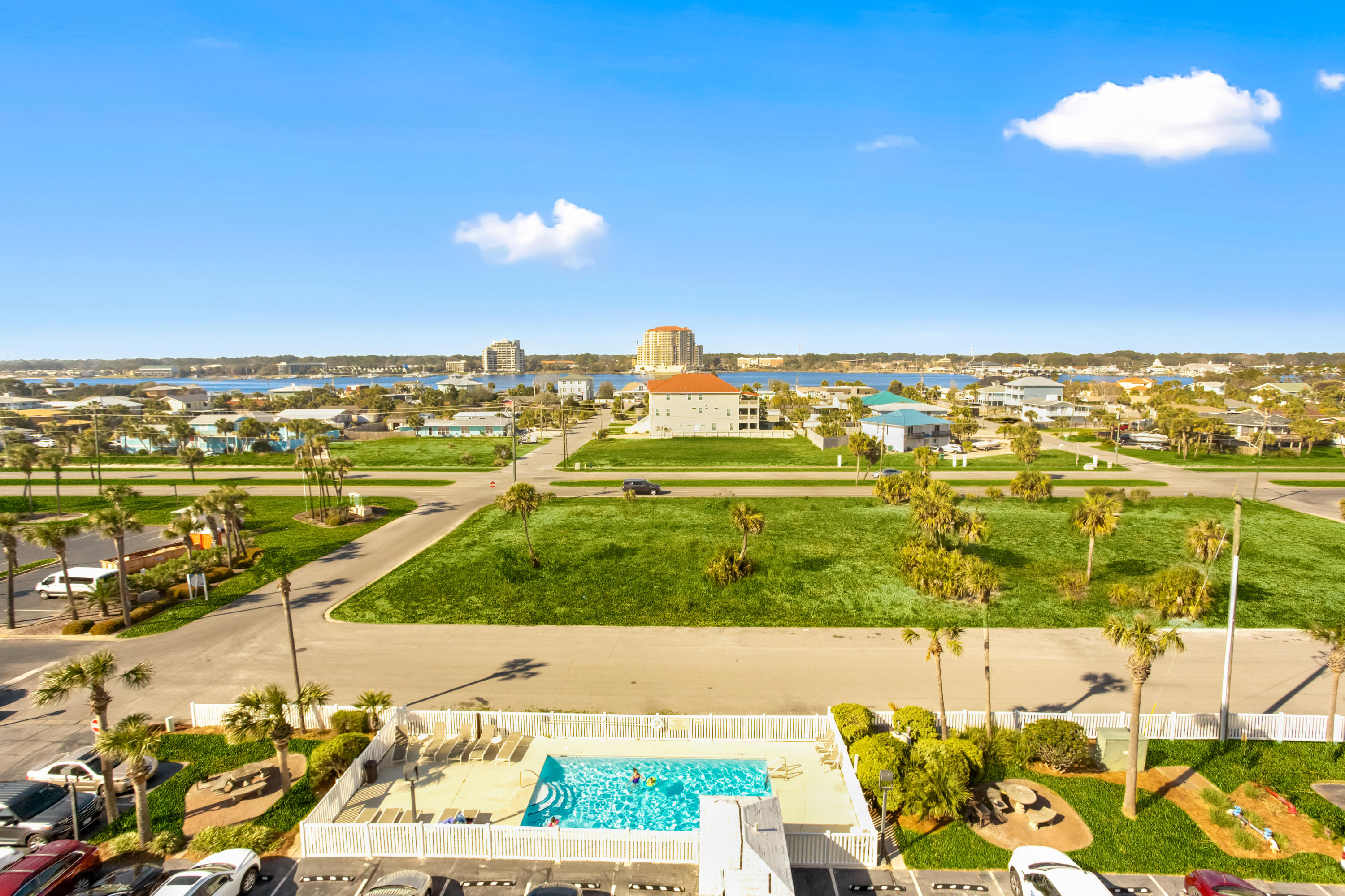 EMERALD TOWERS WEST CONDO - Residential