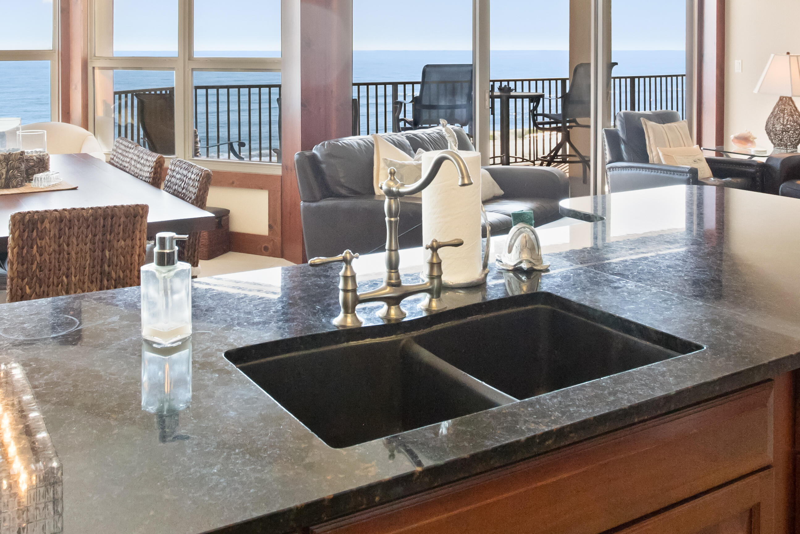 EMERALD TOWERS WEST CONDO - Residential