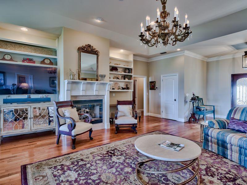 WHISPERING OAKS - Residential