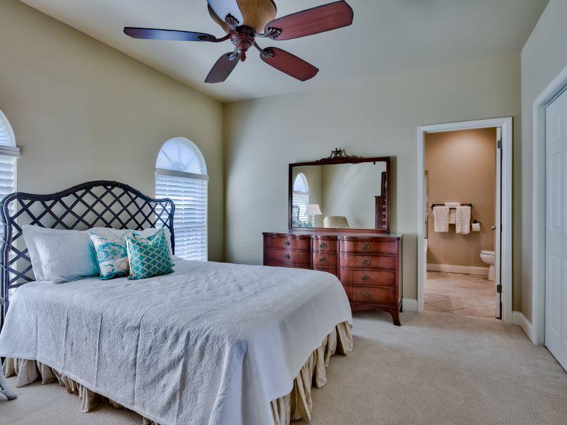 WHISPERING OAKS - Residential