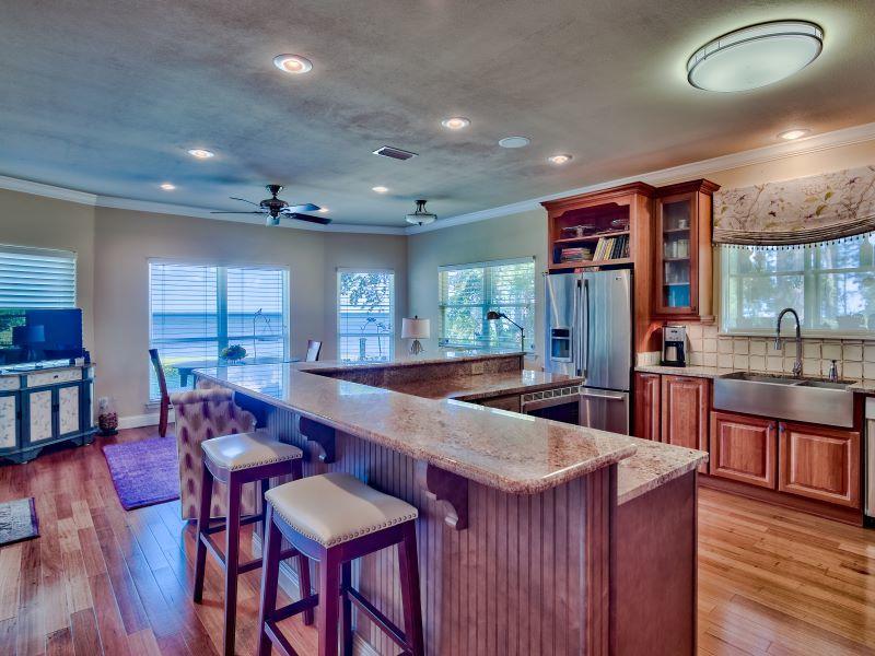 WHISPERING OAKS - Residential