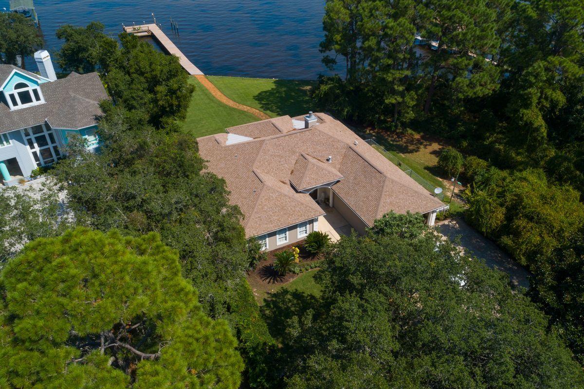 WHISPERING OAKS - Residential