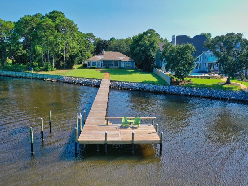 WHISPERING OAKS - Residential