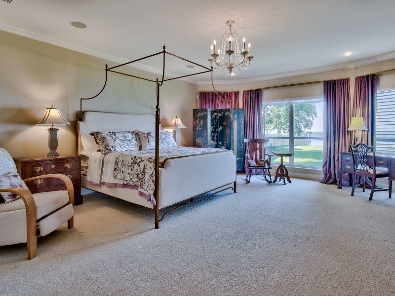 WHISPERING OAKS - Residential