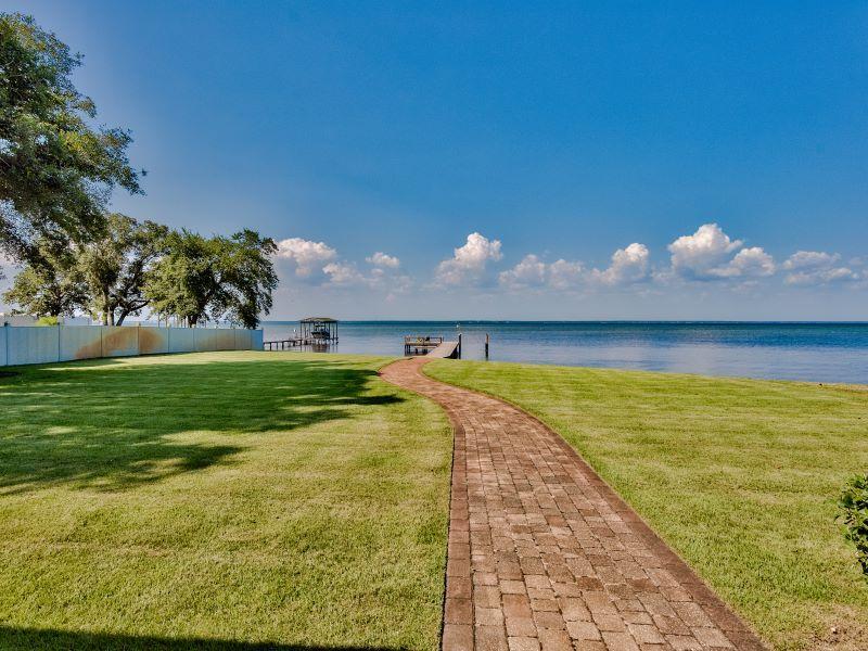 WHISPERING OAKS - Residential