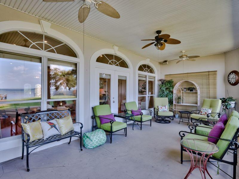 WHISPERING OAKS - Residential