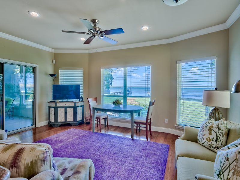 WHISPERING OAKS - Residential