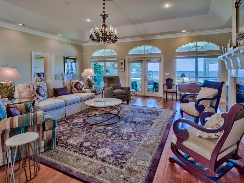 WHISPERING OAKS - Residential