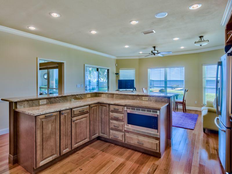 WHISPERING OAKS - Residential