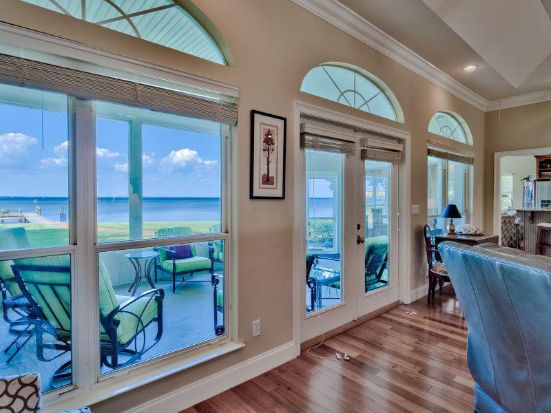 WHISPERING OAKS - Residential