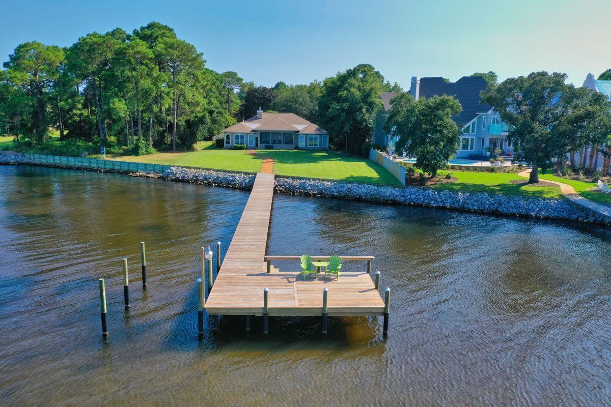 WHISPERING OAKS - Residential