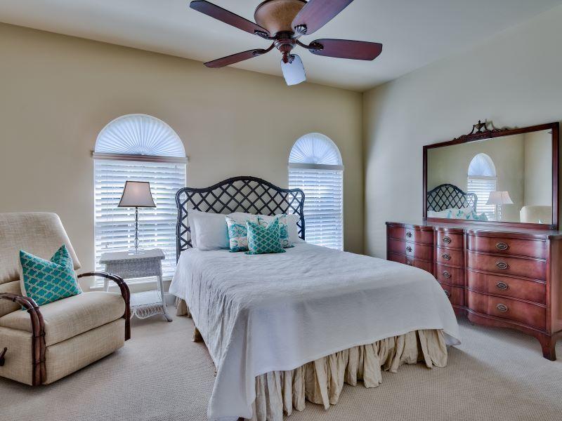 WHISPERING OAKS - Residential