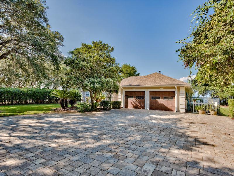 WHISPERING OAKS - Residential